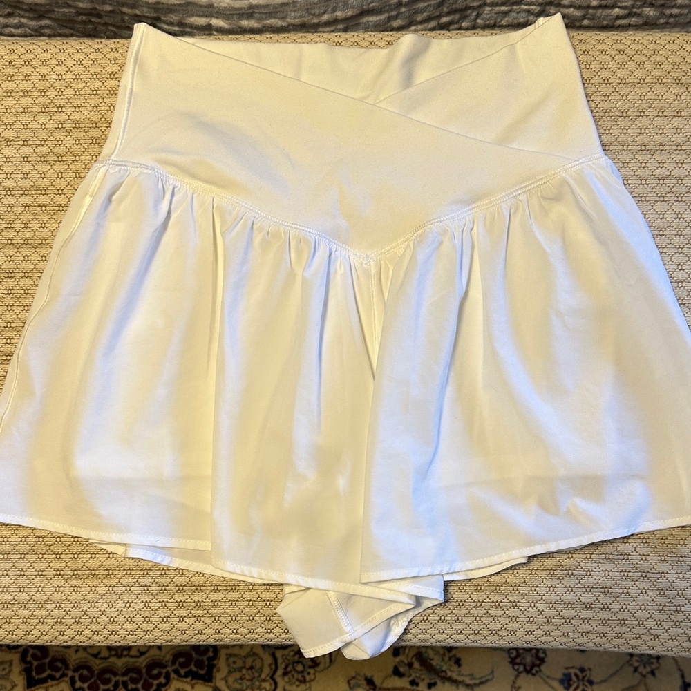 OFFLINE by Aerie; White Short; Size Small